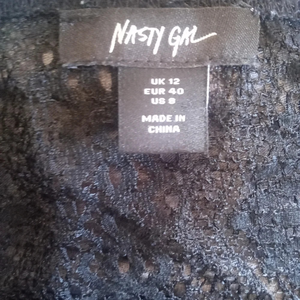 Nasty Gal Lace O Ring Black Flutter Bell Sleeves Top Size 8 - Picture 9 of 10